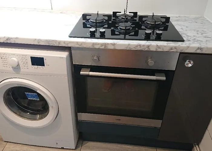 2- Room In Central London