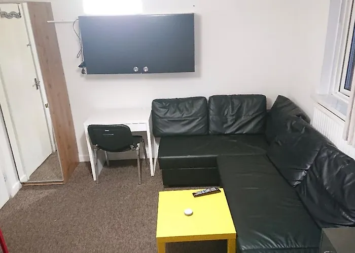 2- Room In Central London